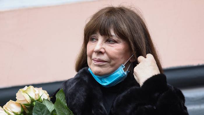 Певица Ведищева рассказала, как ее подставила Варлей