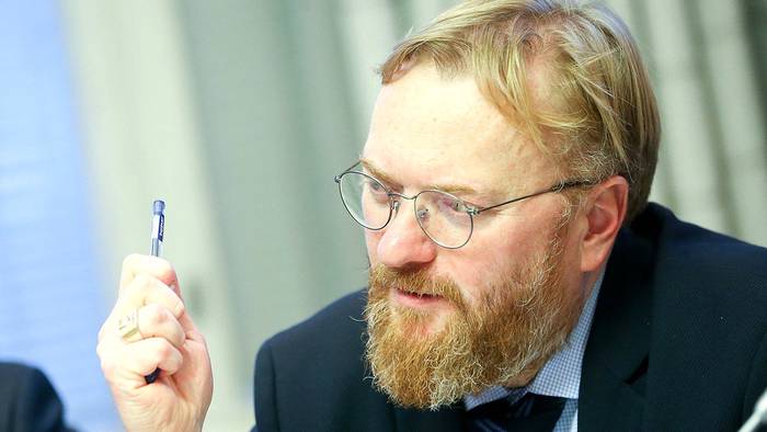 Милонов предложил разрешить многодетным родителям парковаться на местах для инвалидов