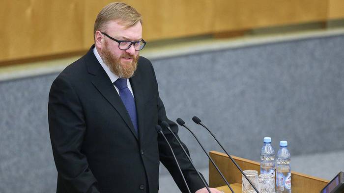 Милонов: Дед Мороз должен быть привитым, чтобы безопасно поздравлять семьи