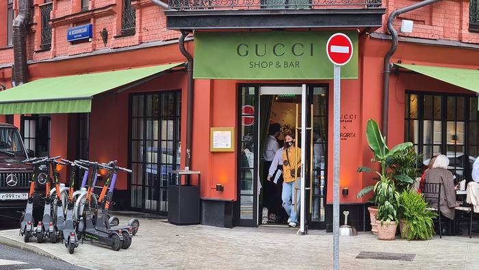 Кафе Gucci Shop & Bar в центре Москвы опечатали из-за нарушения антиковидных мер