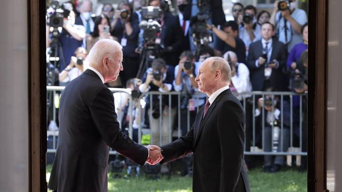 Путин заявил, что его устроили объяснения Байдена после слов про «убийцу»