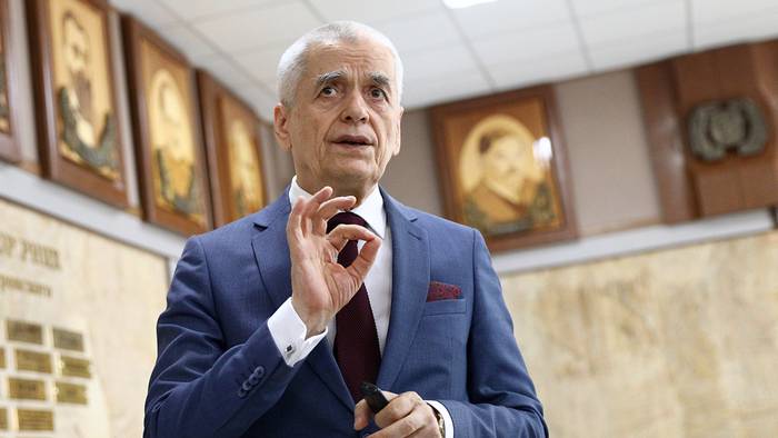 «Не надо паниковать!»: Онищенко объяснил новый максимум смертей от коронавируса