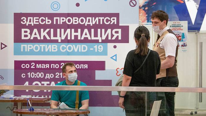 Москва вошла в пятерку регионов-лидеров по числу привитых от COVID-19