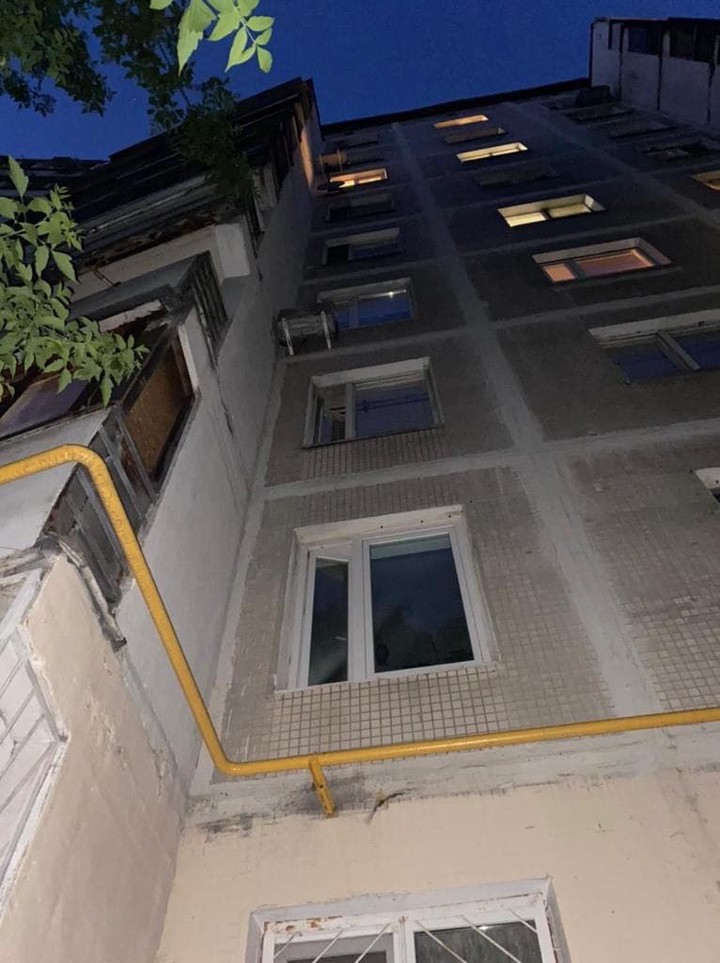 Ребенок выпал из окна квартиры на седьмом этаже на северо-востоке Москвы