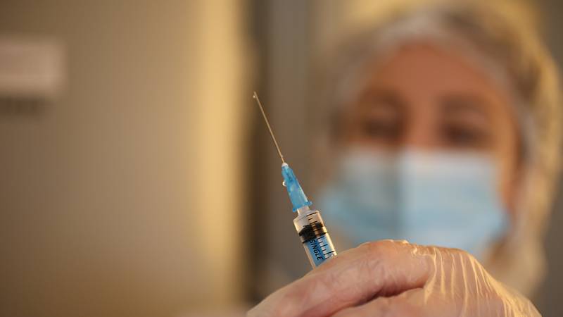 Котяков заявил, что работников могут отстранить при отказе от обязательной вакцинации