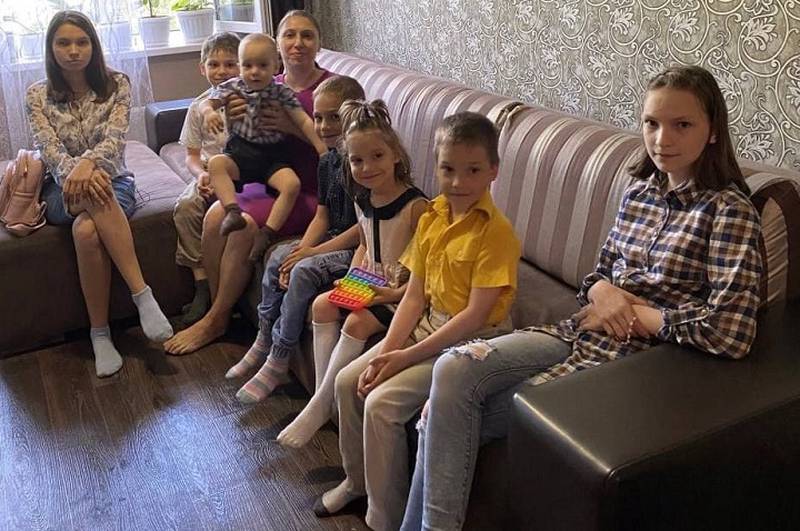 Многодетная семья из Подмосковья купила две квартиры по госсубсидии