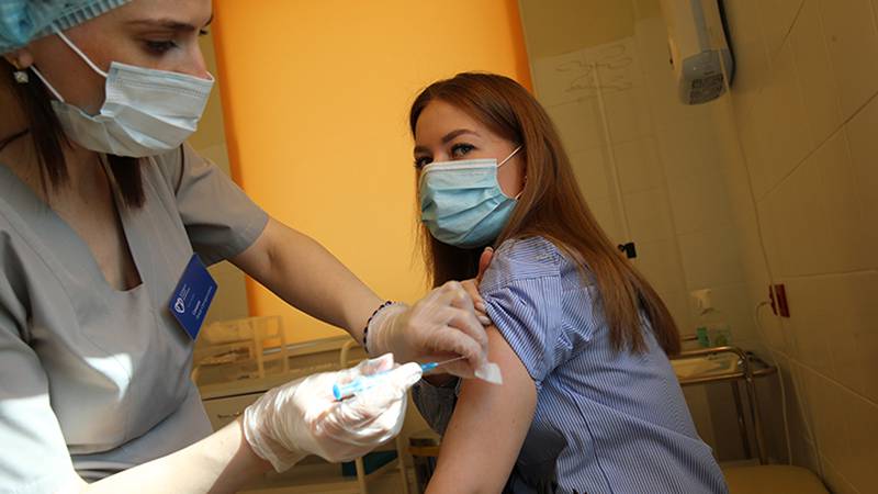 Центры вакцинации от COVID-19 заработали в 19 детских поликлиниках Москвы