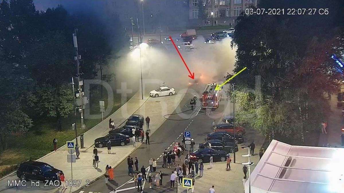 «Феррари» сгорел на Кутузовском проспекте в Москве