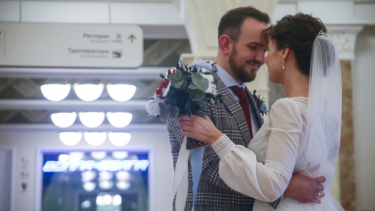 Столичные ЗАГСы назвали самый популярный возраст для вступления в брак в Москве