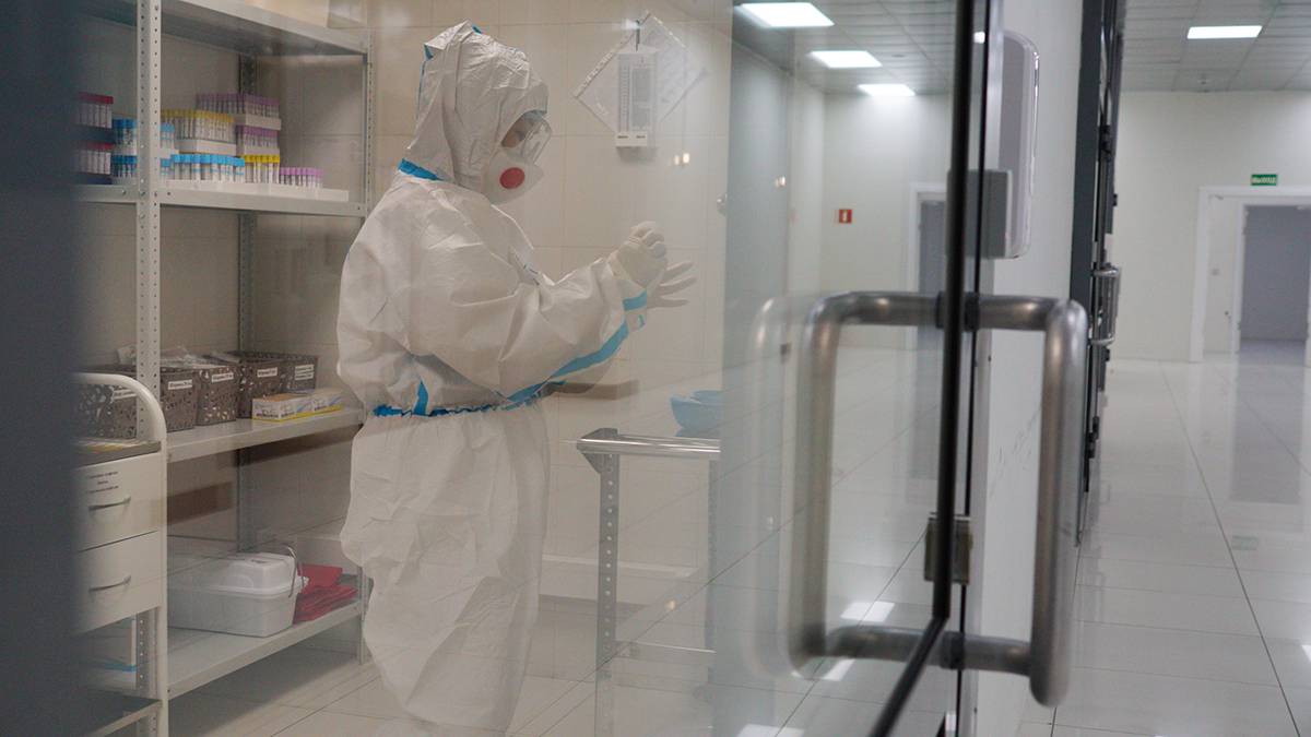 Эпидемиолог заявил, что Петербург накрыла новая волна коронавируса
