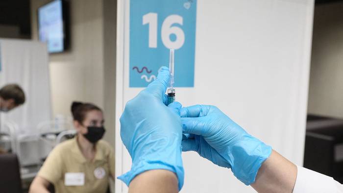 Повторная вакцинация от COVID-19 началась во всех прививочных центрах Москвы