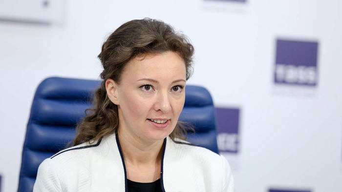 Анна Кузнецова согласилась возглавить в Госдуме комиссию по защите семьи и детей
