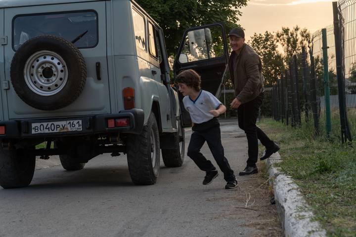 Кривое зеркало проявляет монстров в человеческом лице
