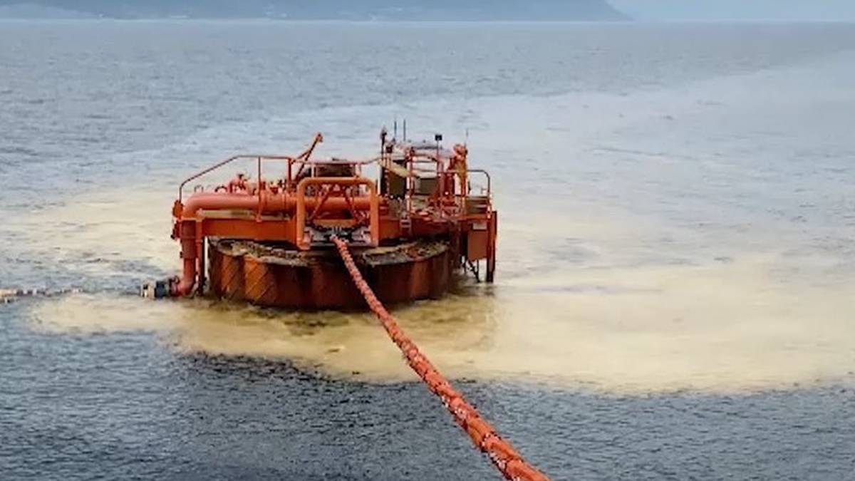 СК провел обыски по делу о разливе нефти под Новороссийском
