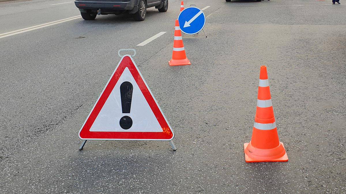 Два автомобиля столкнулись на пересечении улиц Профсоюзной и Островитянова