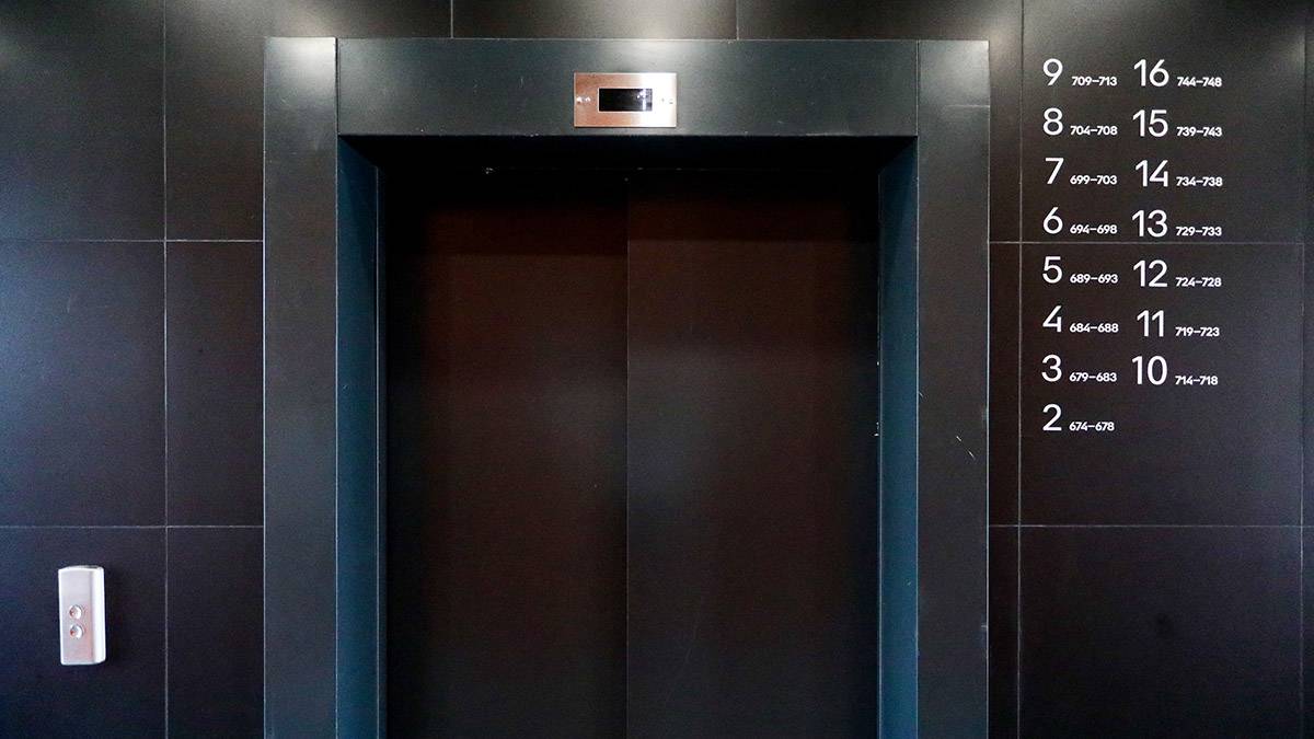СК возбудил уголовное дело после травмирования женщины в «сумасшедшем» лифте в Красногорске