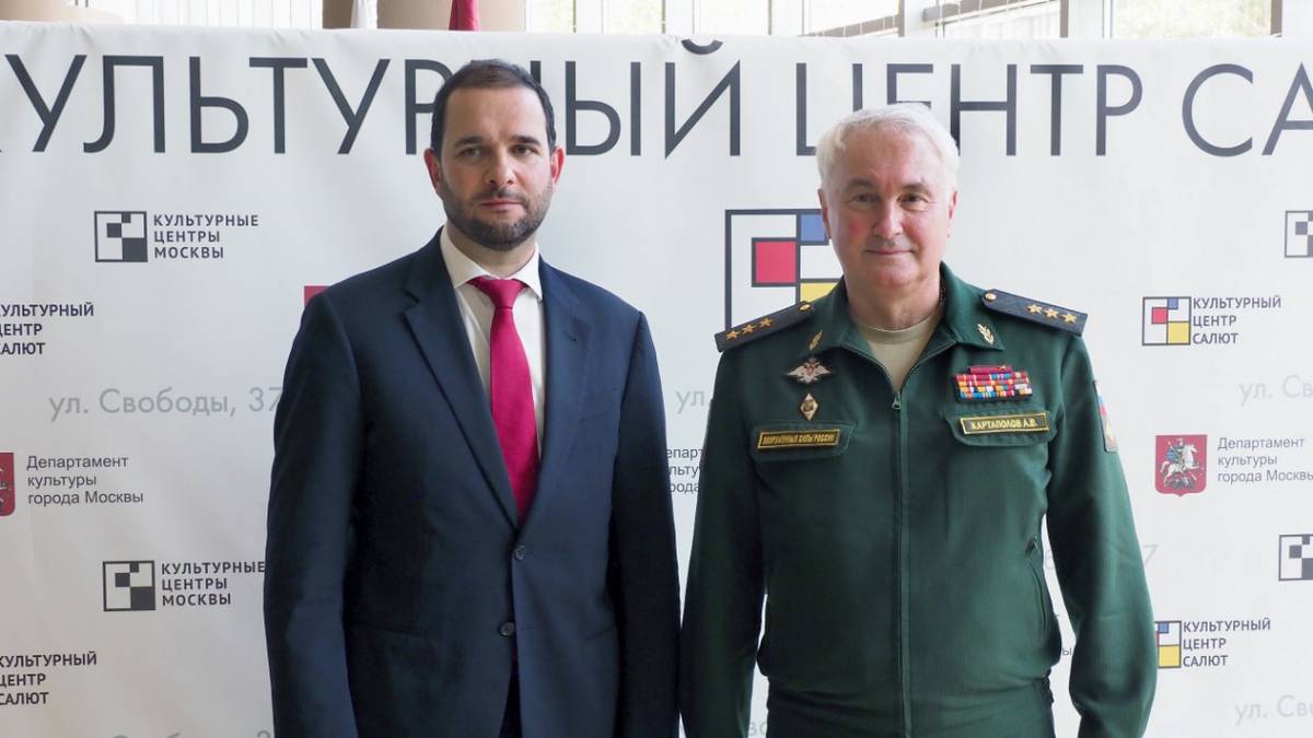 Александр Мажуга и Андрей Картаполов обсудили актуальные проблемы российской армии и патриотического воспитания 