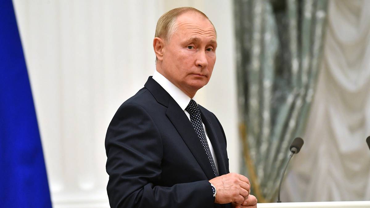 Путин присвоил генеральские звания шести сотрудникам СК РФ