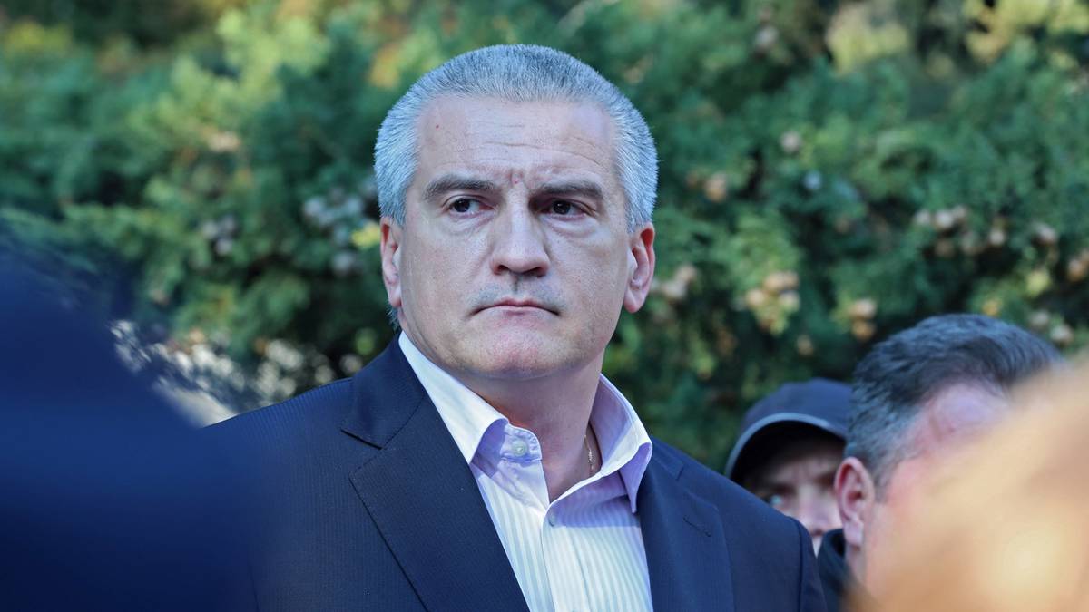 Аксенов принял отставку министра транспорта Крыма