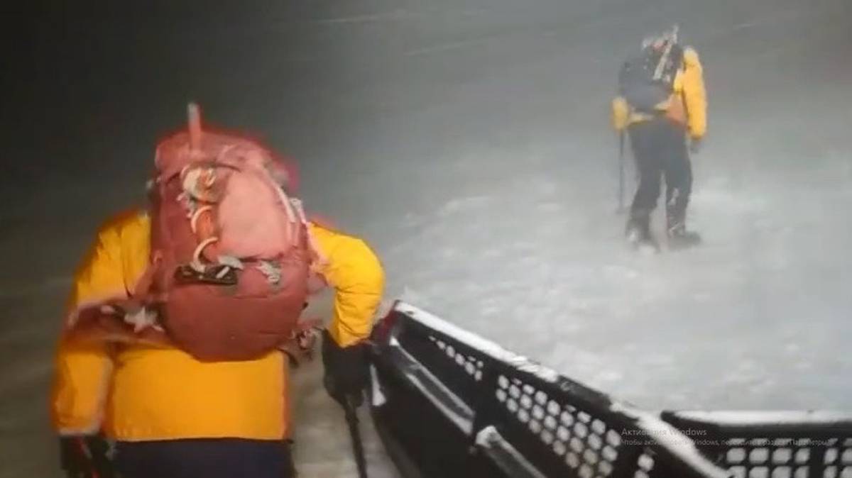 Спасатели нашли четырех туристов из попросившей помощи на Эльбрусе группы