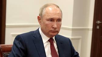 Путин выразил соболезнования вдове режиссера Наумова