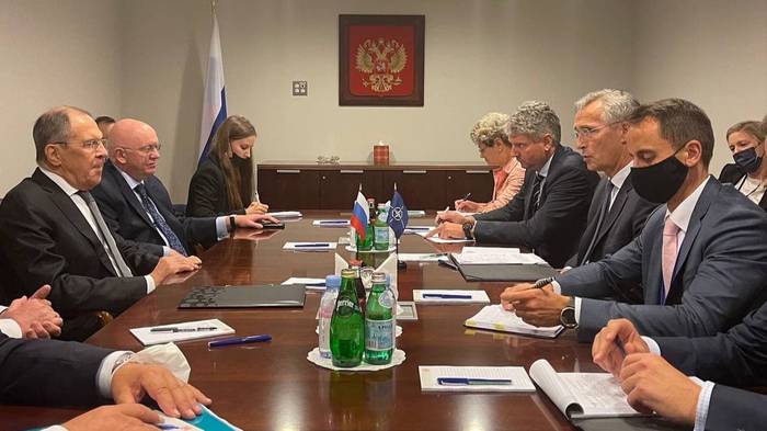 «Не испытывайте удачу»: Лавров пошутил об идее вступления России в НАТО