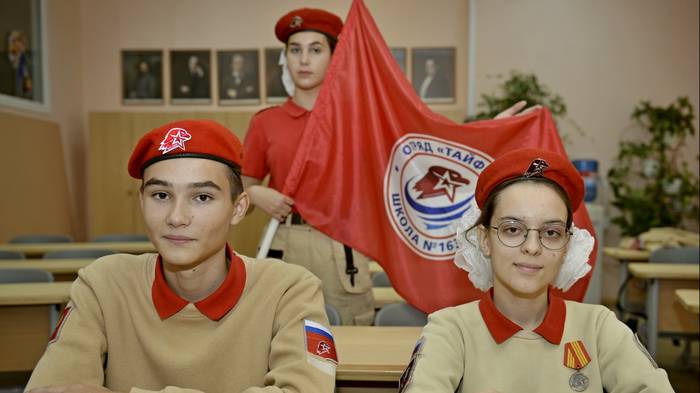 Столичные школьники принимают самое активное участие в движении «ЮНАРМИЯ» и стараются показать лучший результат