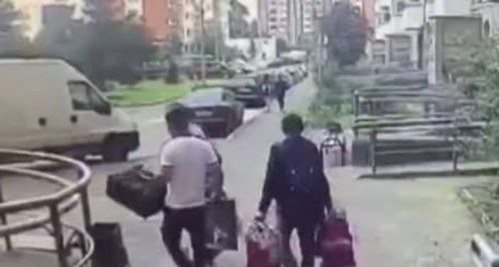 Новые знакомые избили и ограбили москвича в его квартире