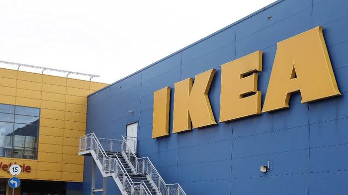 Ретейлер IKEA продолжит продавать игрушечных акул в России