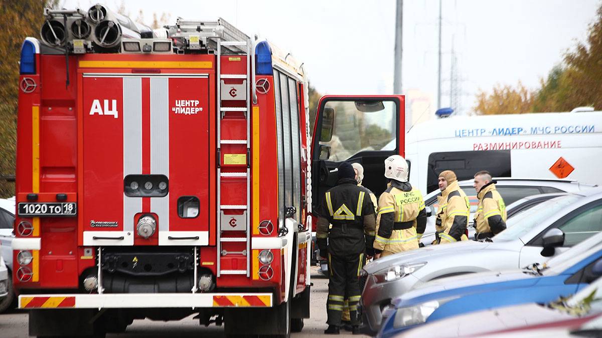 Пять человек спасли из горящего здания на юге Москвы