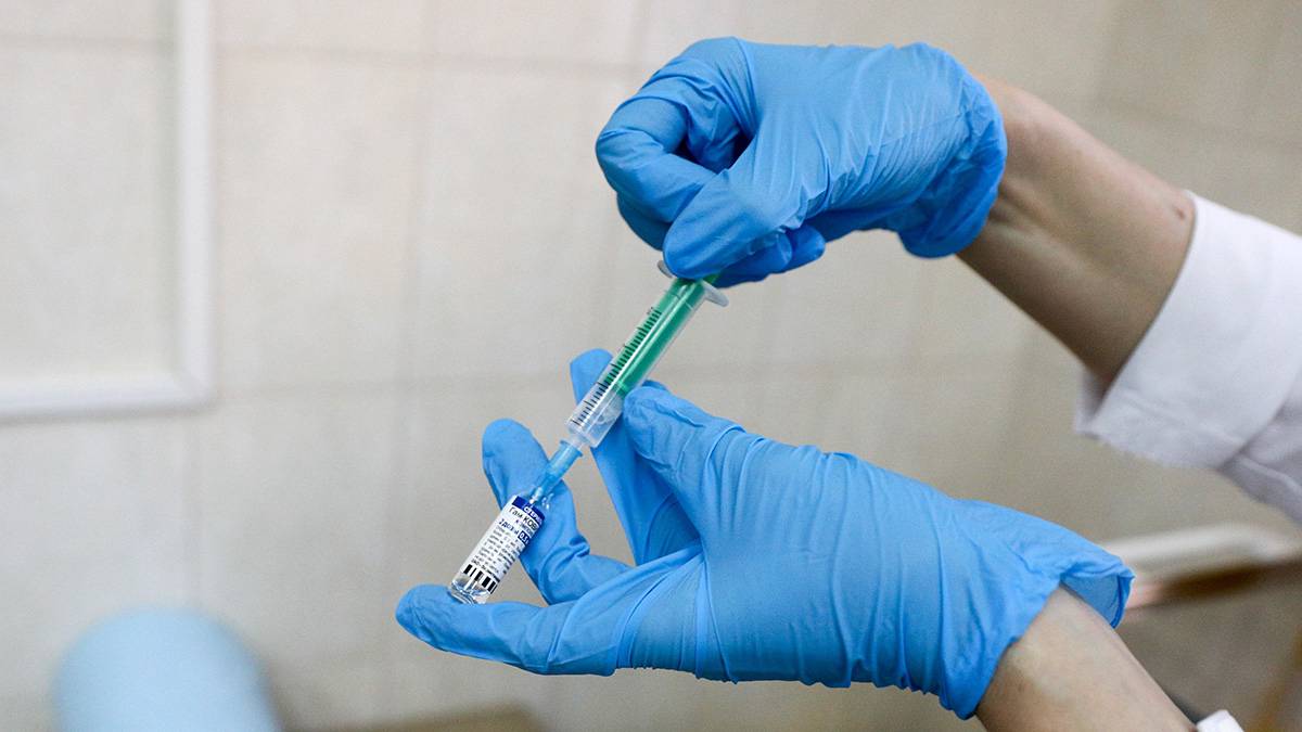Почти шесть миллионов москвичей сделали прививку от COVID-19 с начала года