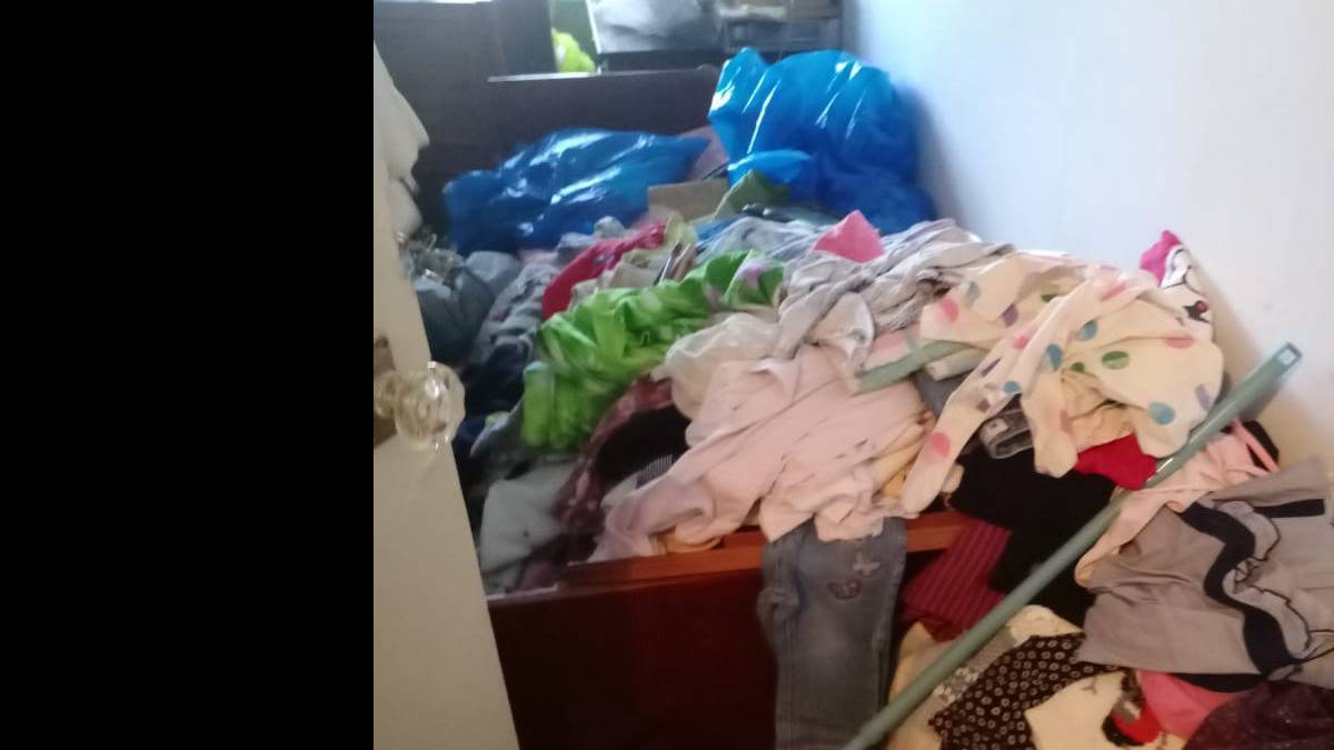 Четверых детей заперли в захламленной квартире под Оренбургом на сутки