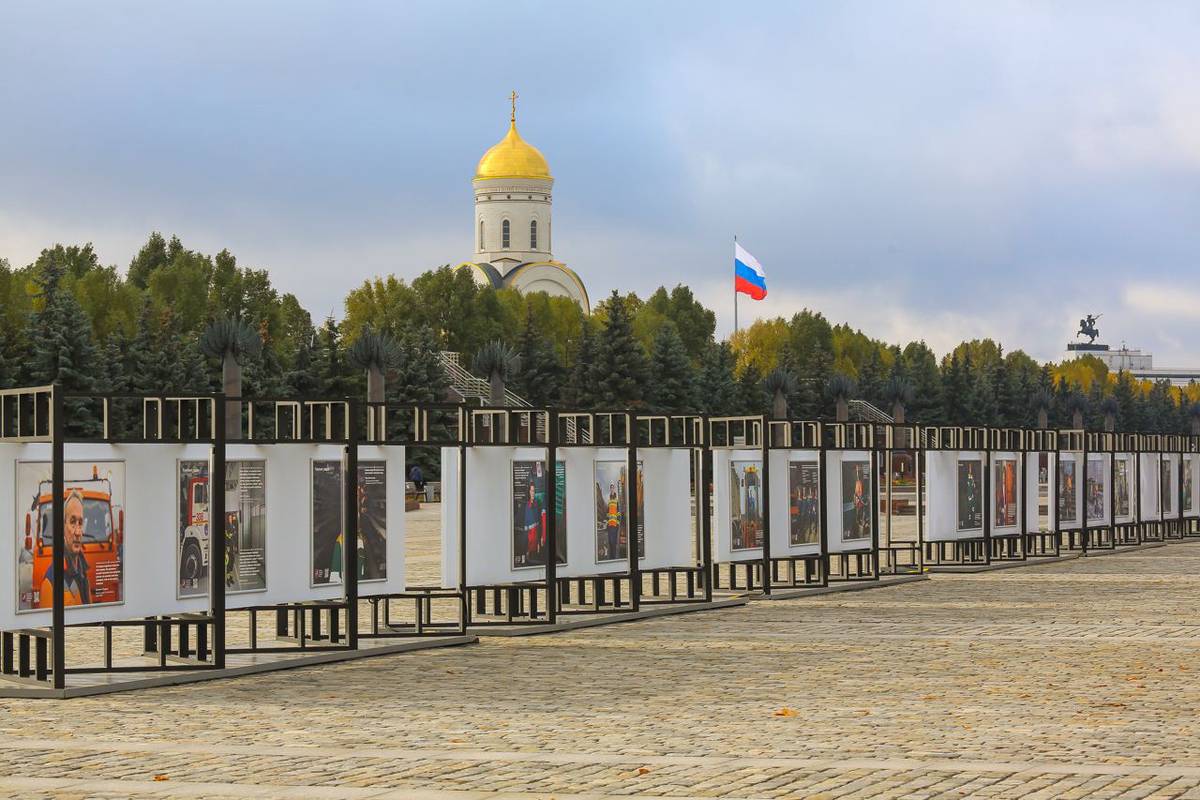 Выставка о специалистах городского хозяйства столицы открылась в парке Победы