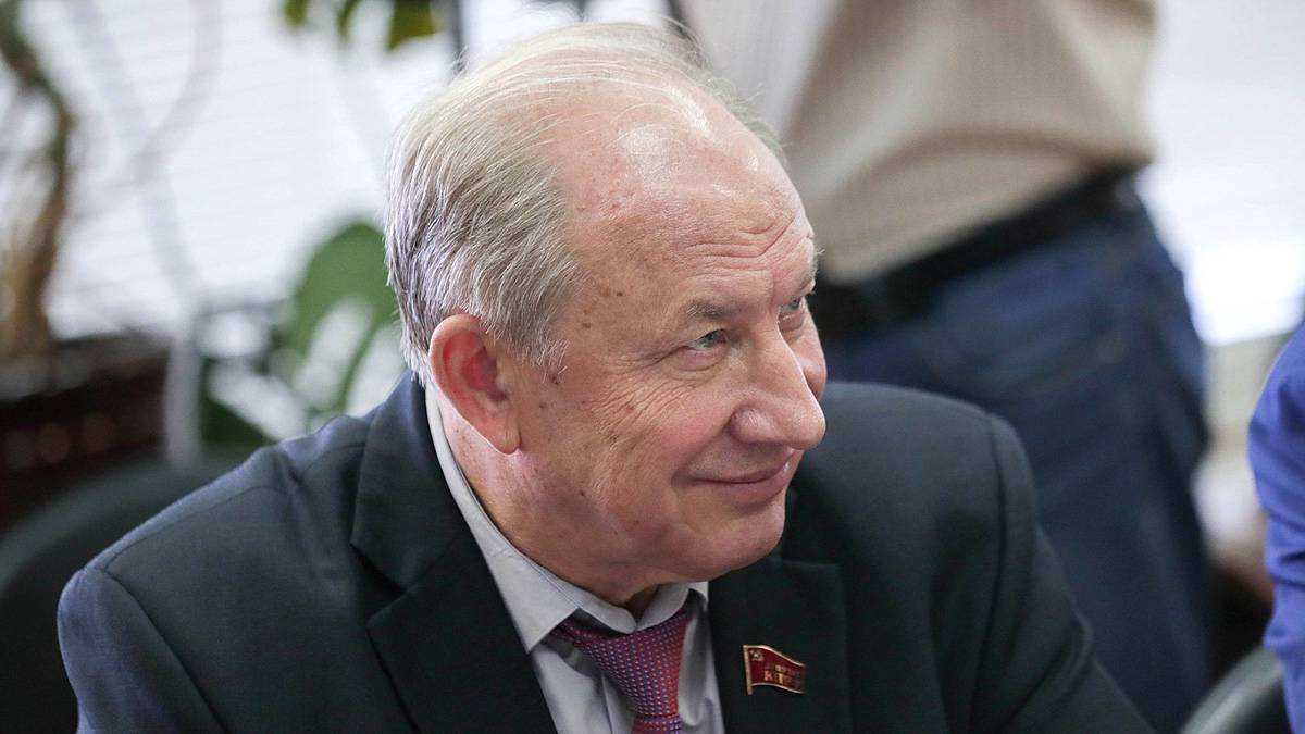 Депутат Валерий Рашкин пожаловался, что не может купить лося
