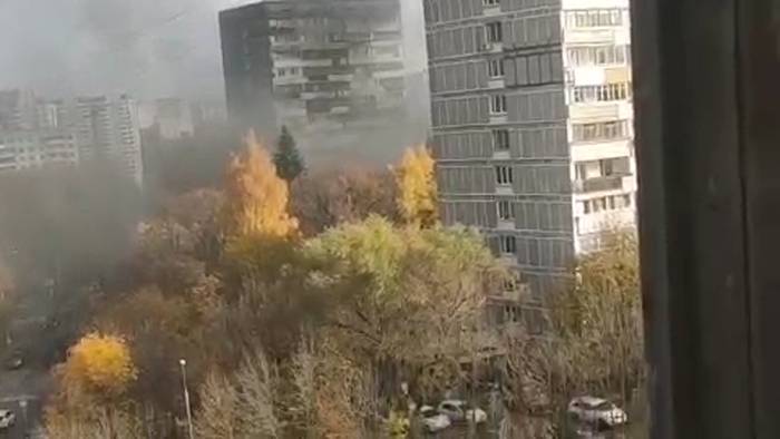 Появилось видео пожара в новостройке на Болотниковской улице