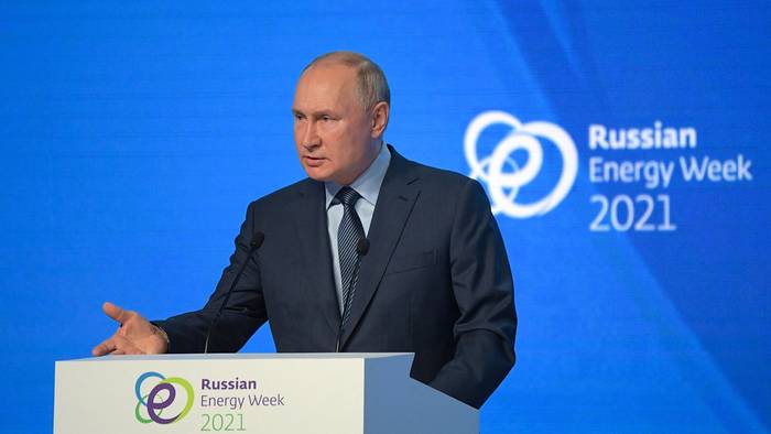 «Мог заразиться»: Путин ответил на вопрос о страхе заболеть COVID-19