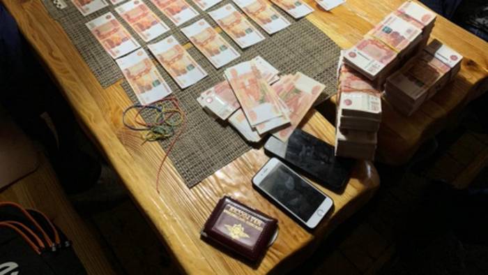 Сотрудник ГИБДД потребовал 35 миллионов рублей за «помощь» в прекращении уголовного дела