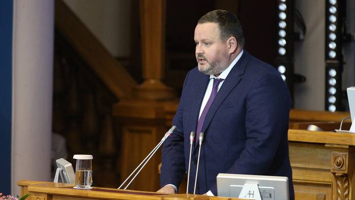 Почти триллион рублей направят на поддержку материнства и детства в России