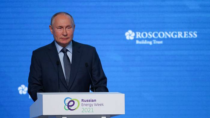 Владимир Путин допустил рост стоимости нефти до 100 долларов за баррель