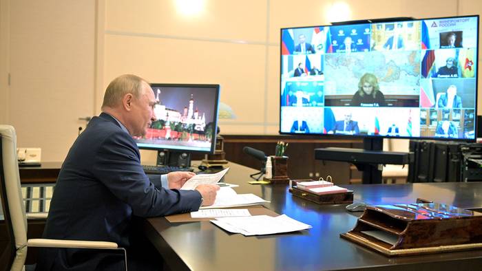 Кремль описал порядок работы Путина в нерабочие дни из-за COVID-19