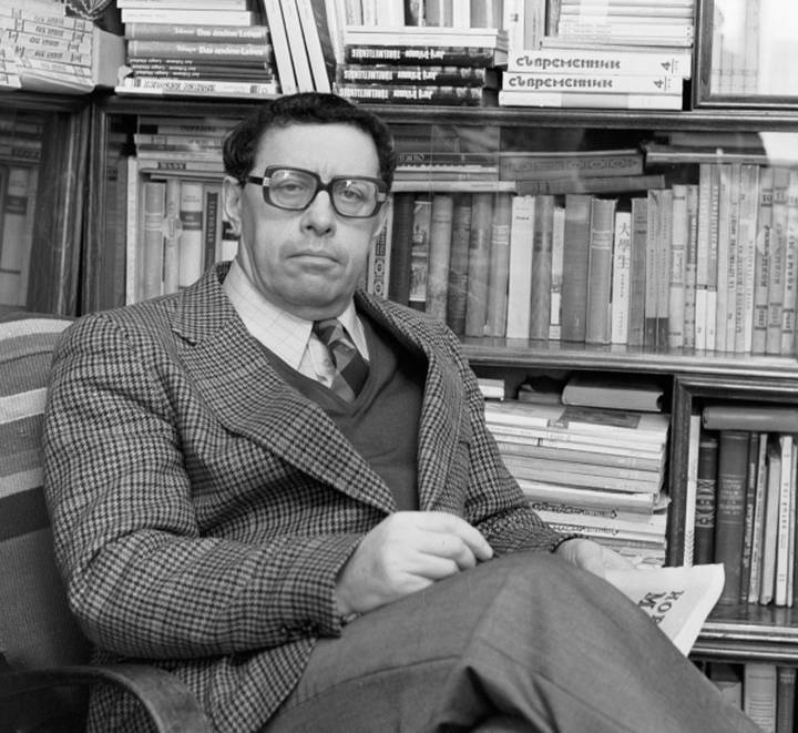 А в «Вечерке» было: «ВМ» увековечена в литературе и кино