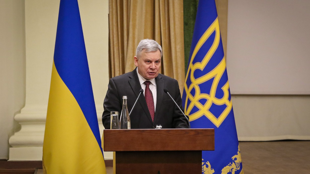 Министр обороны Украины Таран подал в Раду заявление об отставке