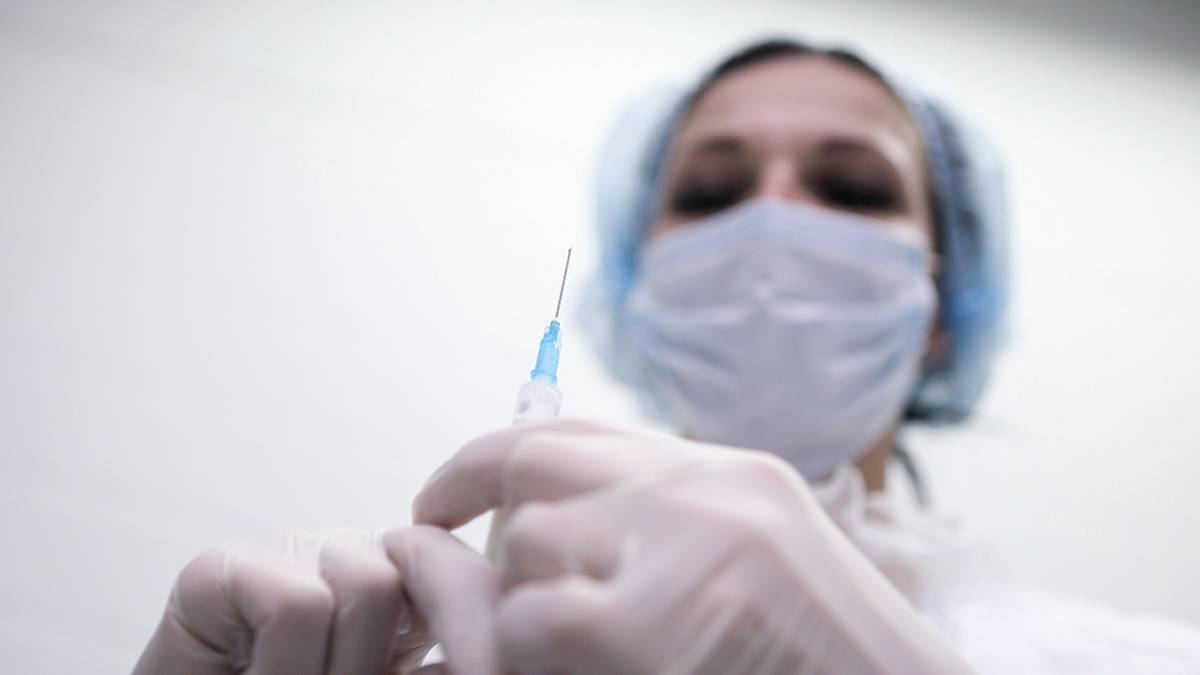 Хабаровский край ввел обязательную вакцинацию от COVID-19 для студентов