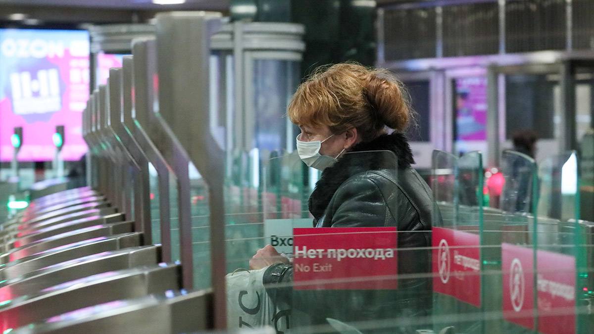 Проверки соблюдения масочного режима проходят на станциях столичного метро