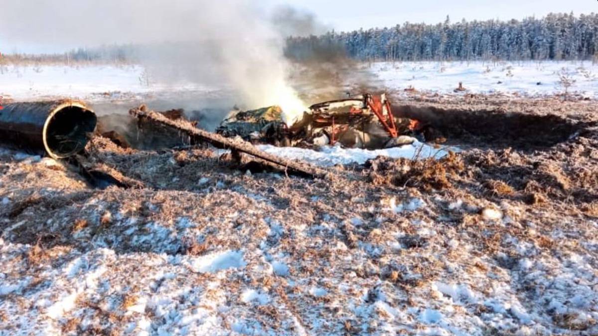 Вертолет Ми-2 сгорел в ХМАО во время экспедиции для осмотра нефтяной скважины