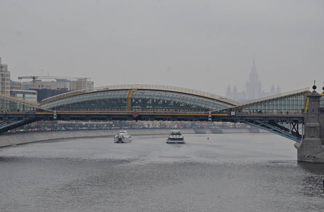 Специалисты готовятся к надвижке пролетных строений моста через затон Новинки. Фото: Анна Быкова