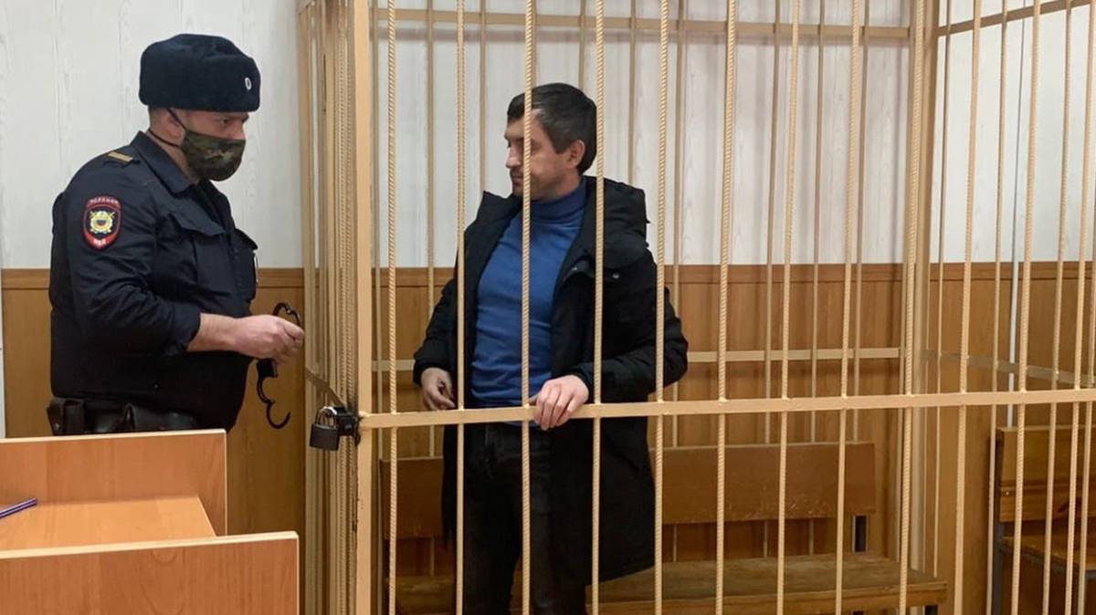 Суд арестовал водителя Cadillac, устроившего стрельбу на дороге в центре Москвы