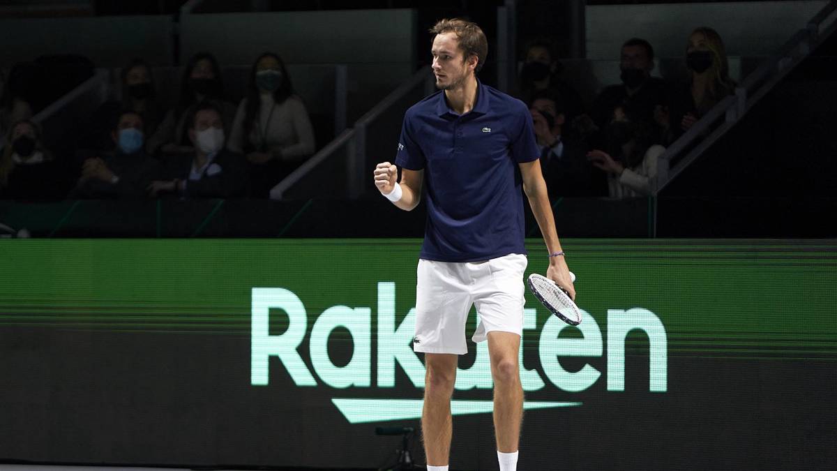 Медведев сыграет с Оже-Альяссимом в четвертьфинале Australian Open