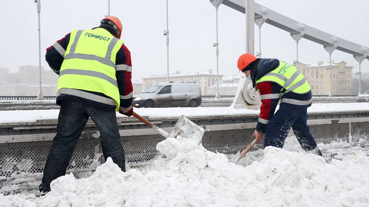 Максимальное число техники и бригад будут очищать столицу от последствий снегопада