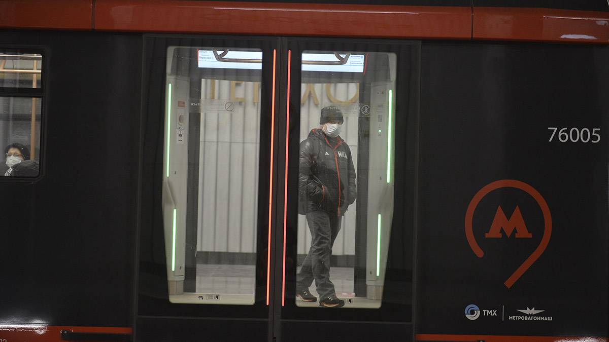 Сбой в движении поездов произошел на Солнцевской линии метро из-за человека на путях